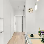 Modern With Ac, Balcony & Free Parking *