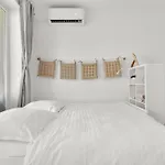 Modern With Ac, Balcony & Free Parking דירה