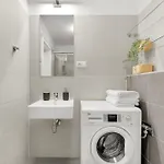 Modern With Ac, Balcony & Free Parking ברטיסלאבה