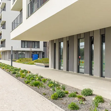 דירה Modern With Ac, Balcony & Free Parking