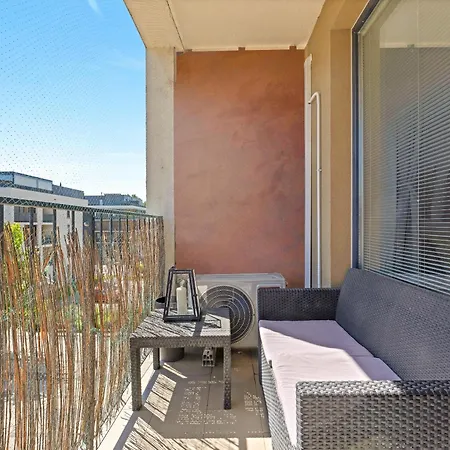 Slnecnice With Parking And 24 Hour Check In * Братислава