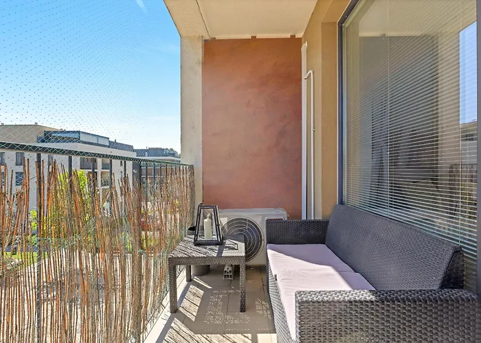 Slnecnice With Parking And 24 Hour Check In * Bratislava