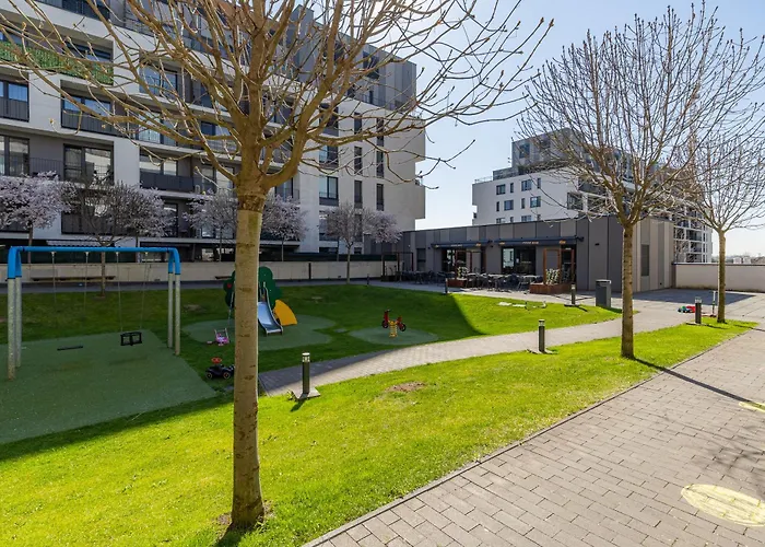 Slnecnice With Parking And 24 Hour Check In Apartmán